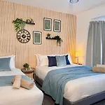 Convenient 2-Bed Apt 30Min To Central London
