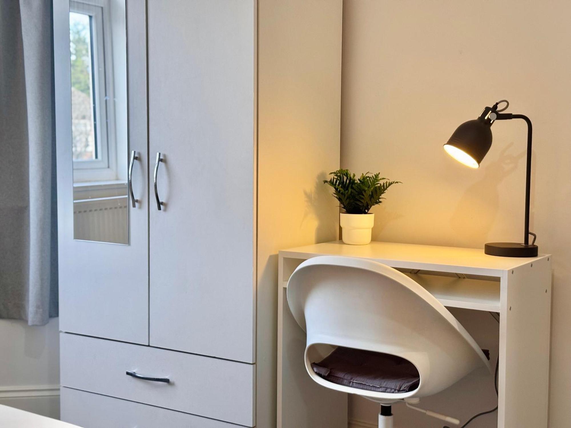 Convenient 2-bed 30min To Appartamento *