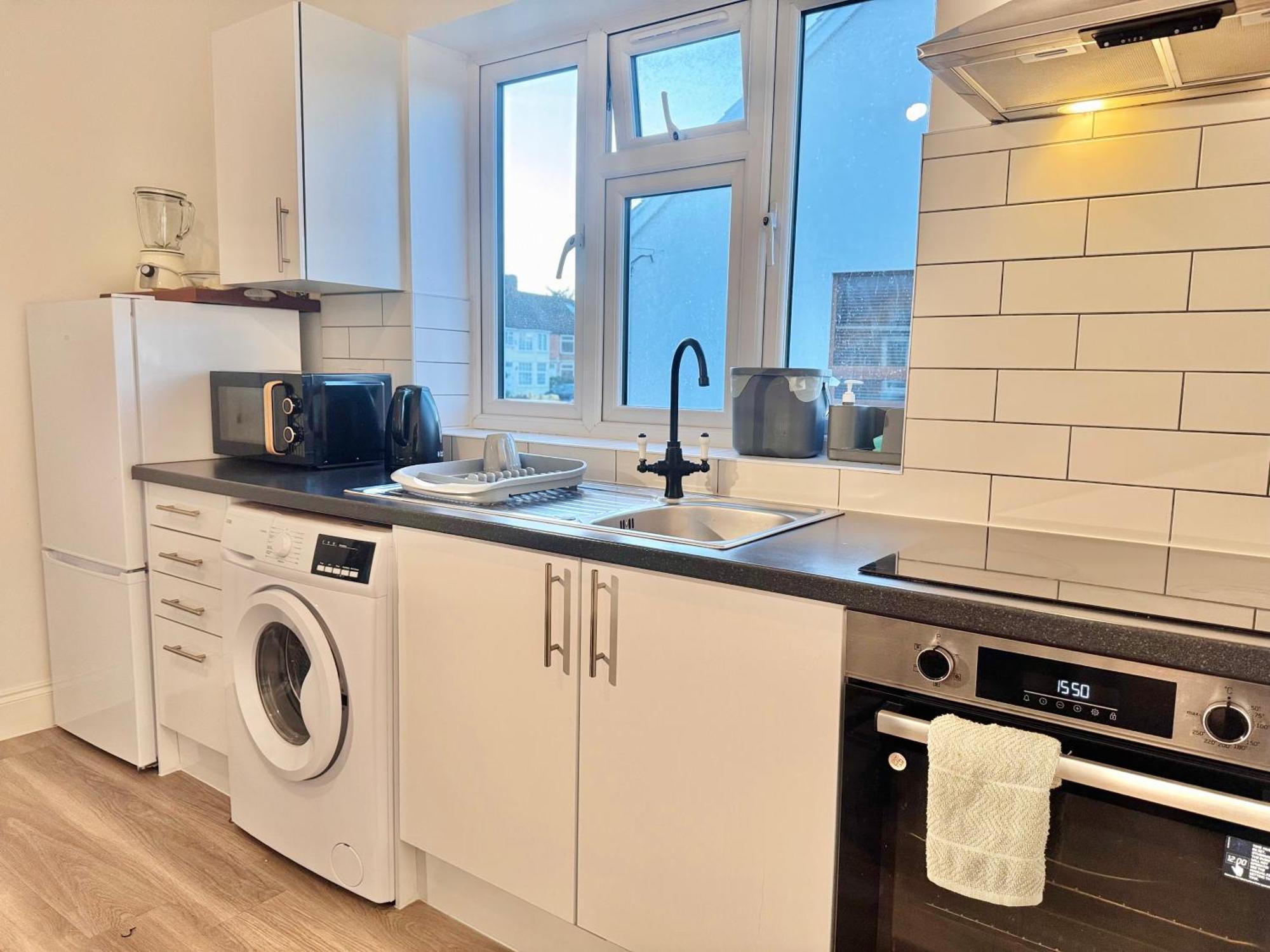 Convenient 2-bed 30min To Appartamento Londra